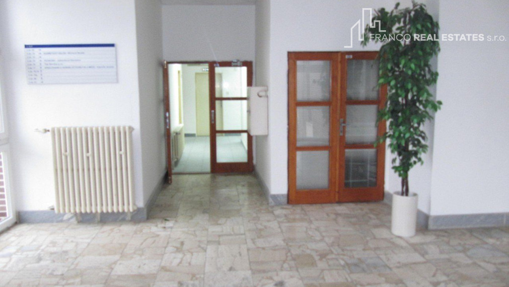 Prenájom kancelárskych a obchodných priestorov 71 m², Centrálna 5, Svidník