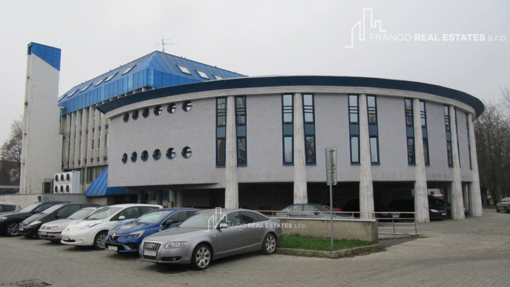 Prenájom kancelárie 17,7 m², centrum mesta, Nám. osloboditeľov 2, Michalovce