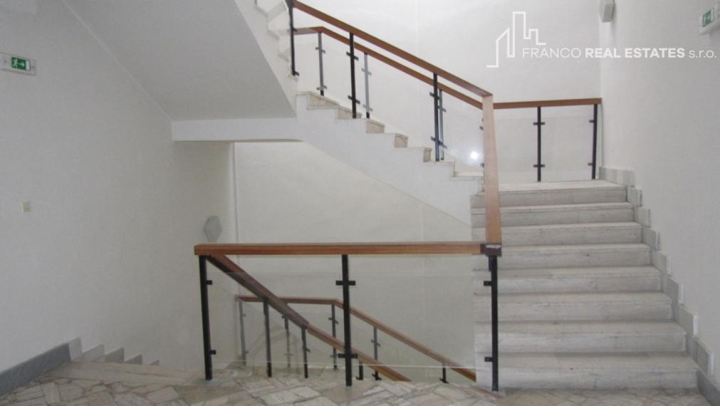 EXKLUZÍVNY Prenájom kancelárie 27 m² v centre mesta Svidník