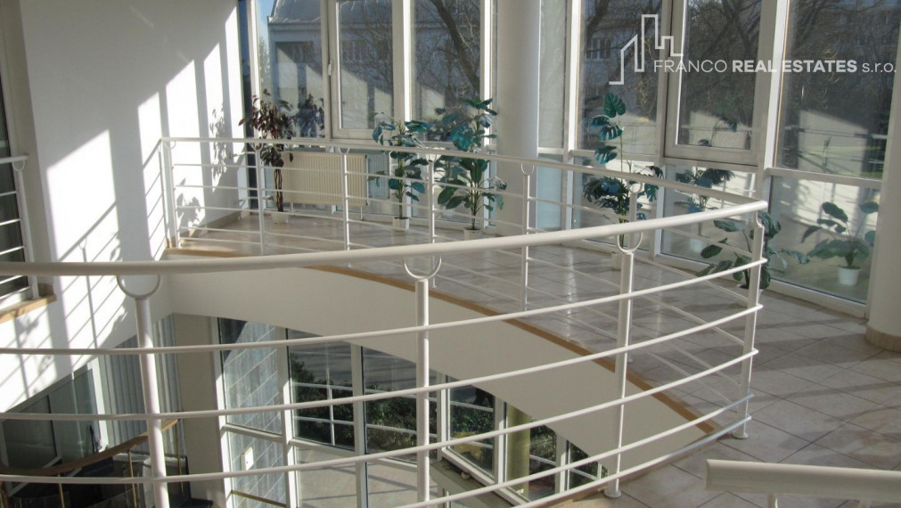 EXKLUZÍVNY prenájom kancelárskych priestorov v centre mesta Trebišov