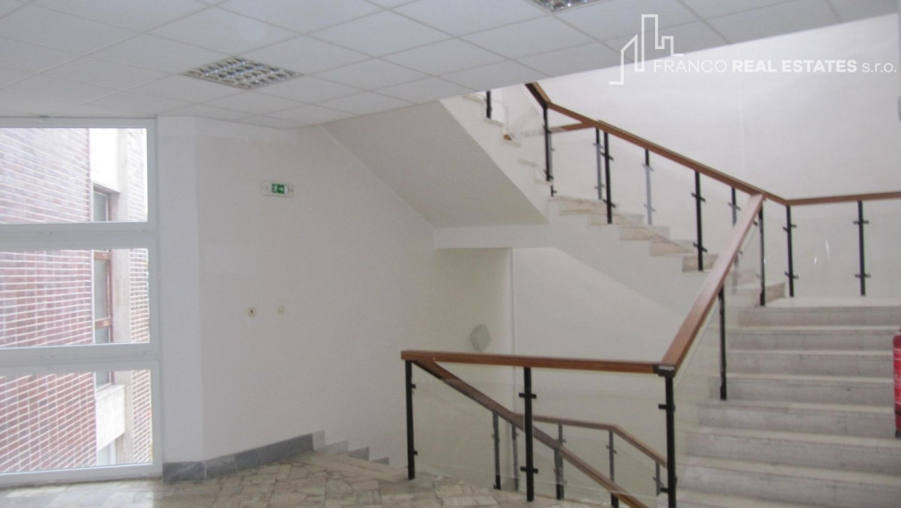 Prenájom kancelárii a obchodných priestorov v centre mesta Svidník