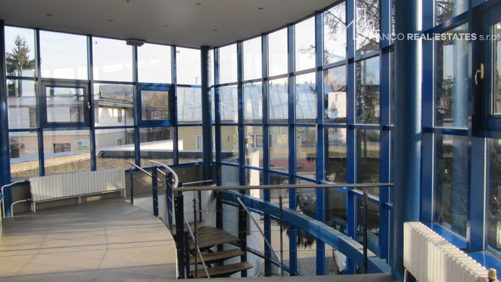 Prenájom kancelárii a  priestorov pre kozmetický salón v centre mesta Strokov