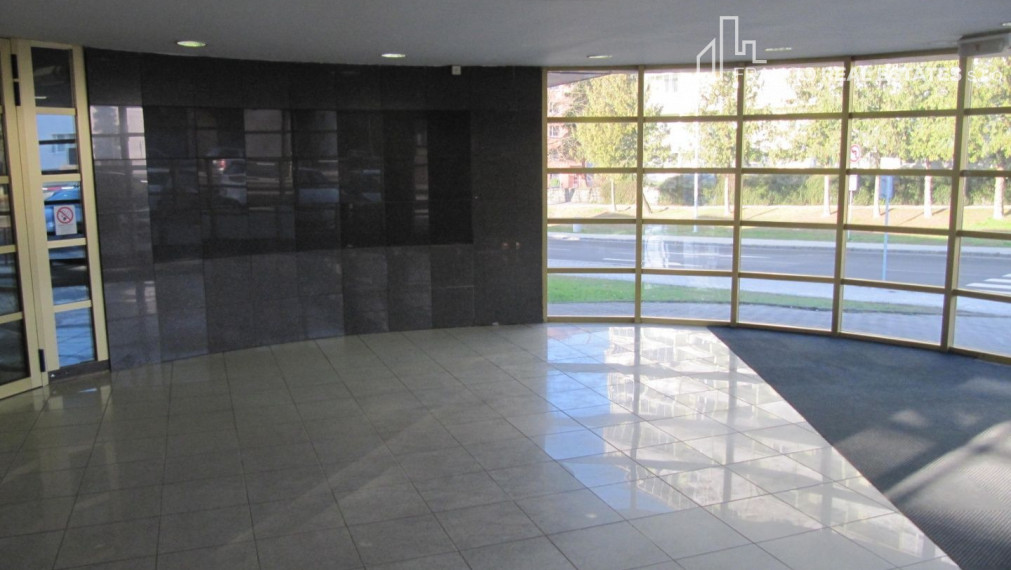 Prenájom kancelárii a  priestorov pre kozmetický salón v centre mesta Strokov