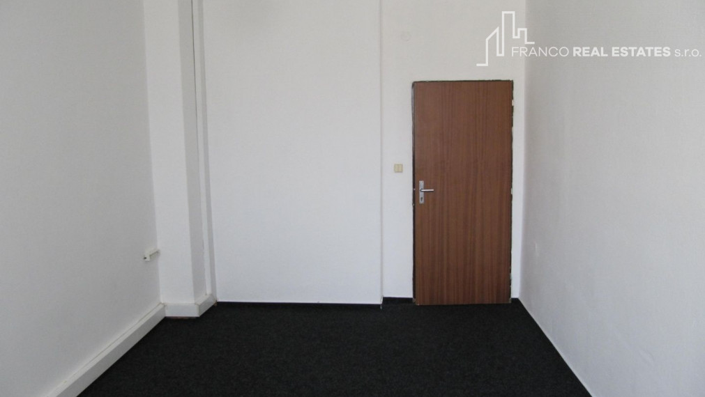 Prenájom kancelárie 19 m², Námestie slobody č.6, Vranov nad Topľou