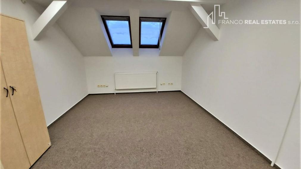 Prenájom kancelárií v centre mesta PRIEVIDZA - PO REKONŠTRUKCIÍ !!!