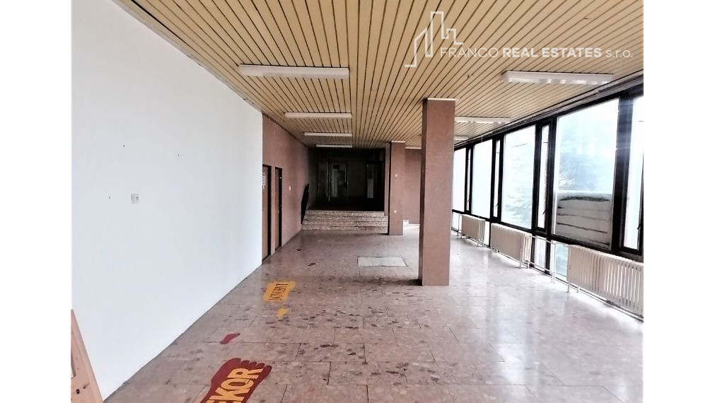 Prenájom kancel./ obchodných priestorov centre mesta BnB (Oproti TESCO)