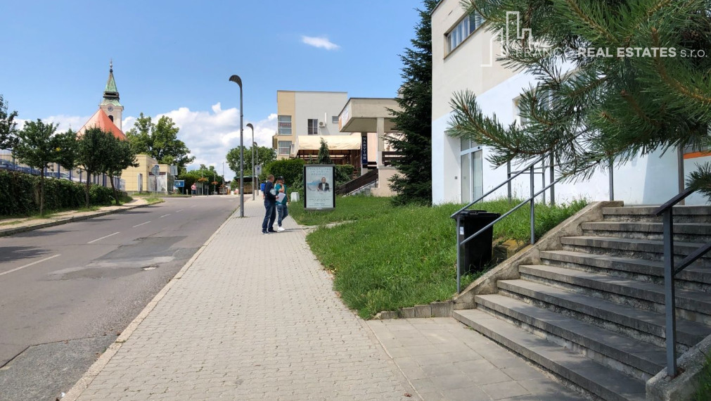 Prenájom kancel./ obchodných priestorov centre mesta BnB (Oproti TESCO)