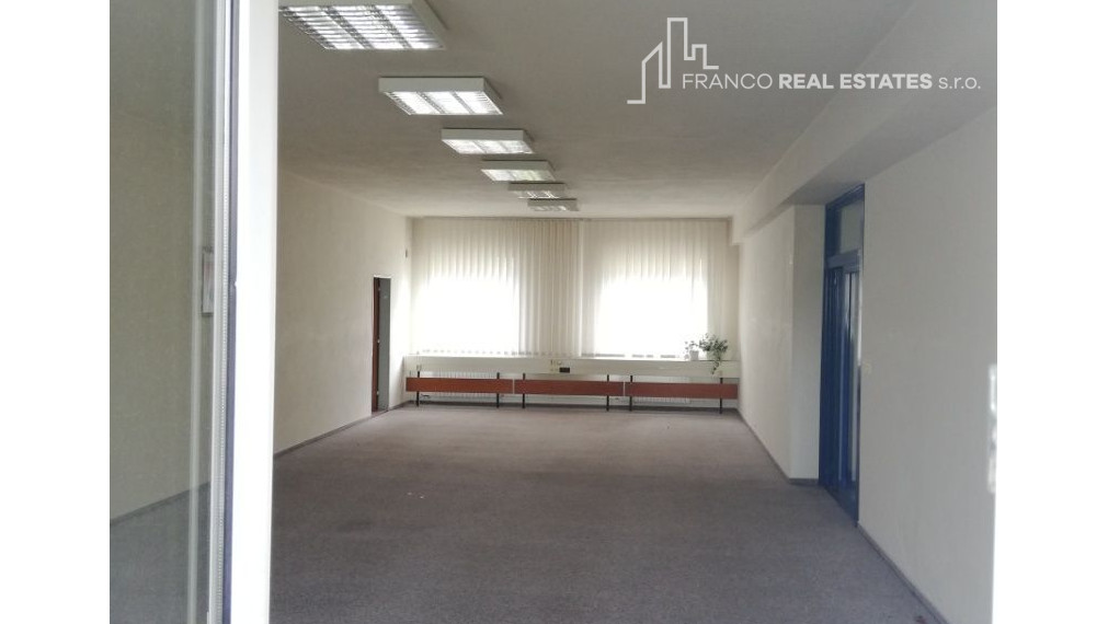 PRENÁJOM  Otvoreného priestoru 70 m2 v centre mesta Senica TOP ADRESA