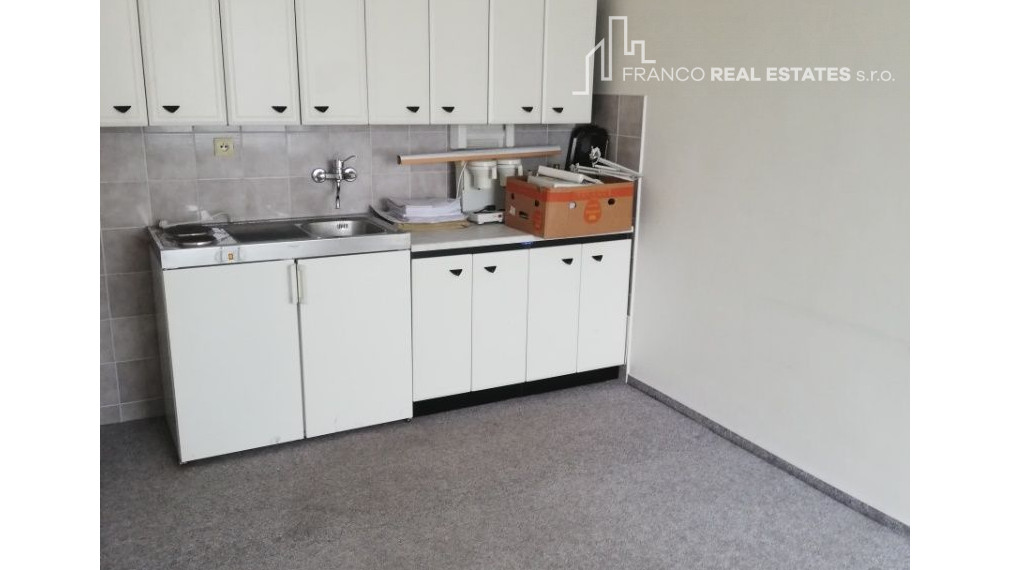 PRENÁJOM  Otvoreného priestoru 70 m2 v centre mesta Senica TOP ADRESA