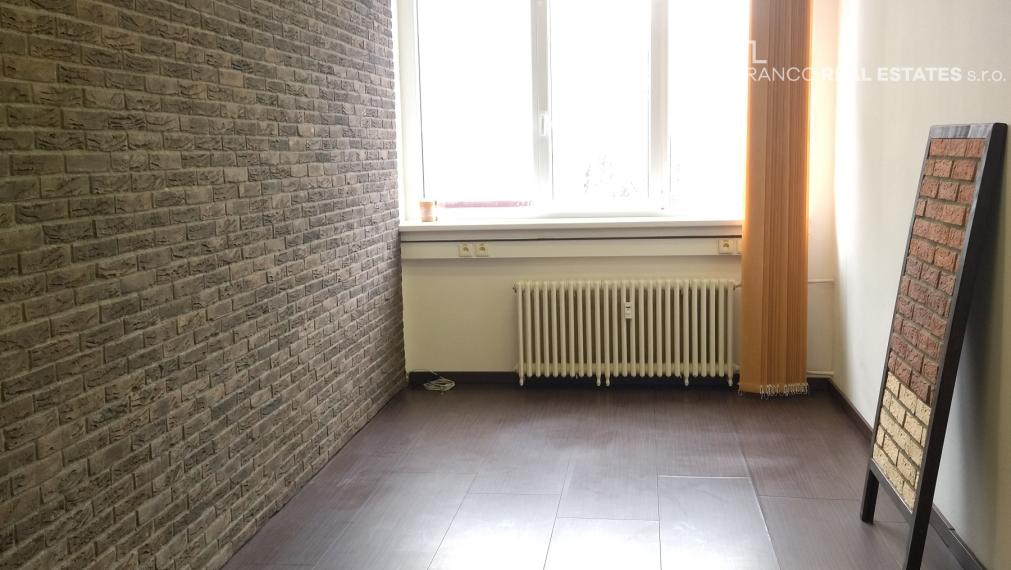 Kancelárie v priamom centre mesta Galanta, od 14m2 až po celkových 470m2