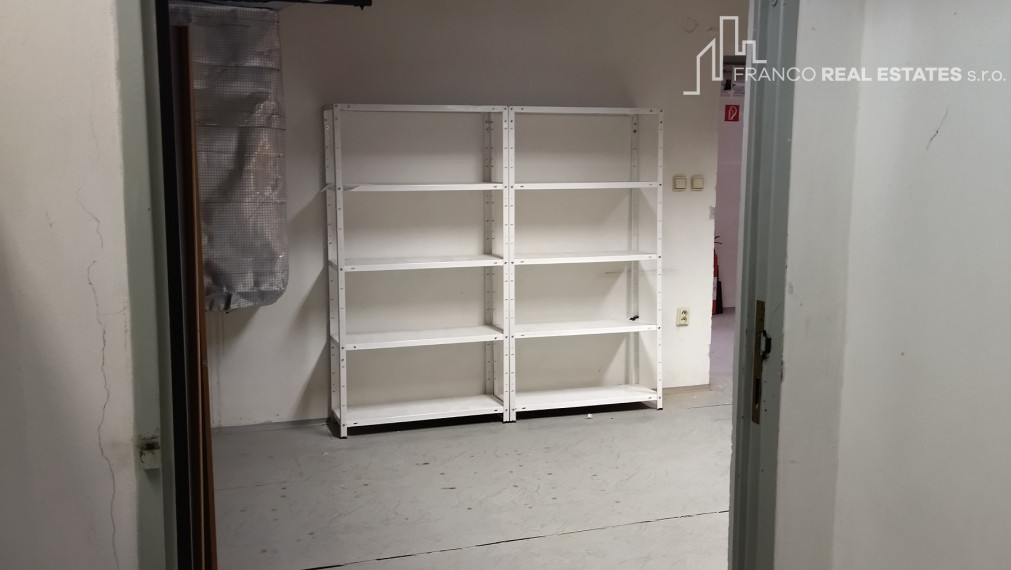 Skladové priestory v centre mesta Senica