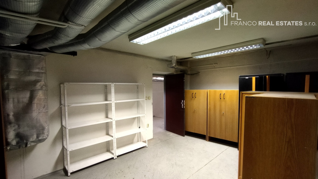 Skladové priestory v centre mesta Senica