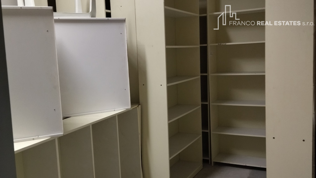 Skladové priestory v centre mesta Senica