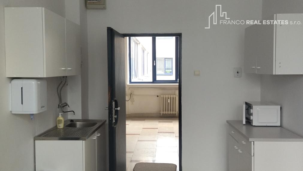 Kancelárie v priamom centre mesta Galanta, od 14m2 až po celkových 470m2