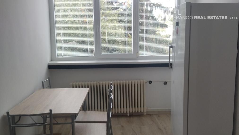 Kancelárie v priamom centre mesta Galanta, od 14m2 až po celkových 470m2