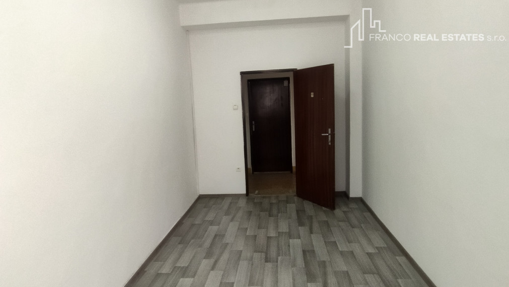 Kancelárie v priamom centre mesta Galanta, od 14m2 až po celkových 470m2