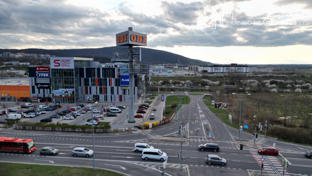 Priestor ideálny pre fitness centrum s výhľadom