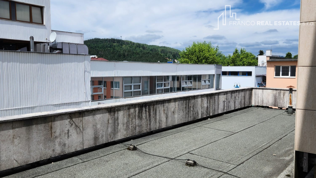 Kancelársky priestor s vlastnou terasou - námestie Čadca