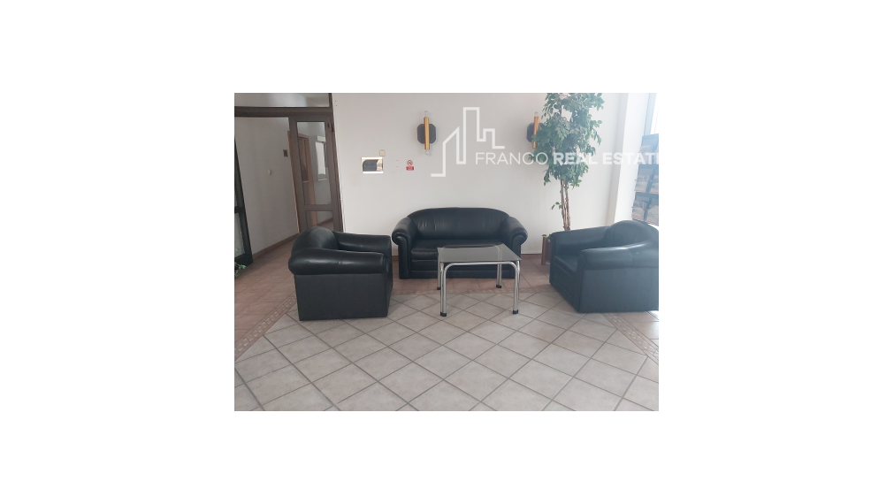 Kancelárie v centre mesta LEVICE ! (budova VUB)