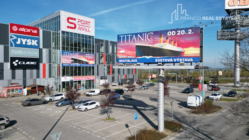 Obchodný priestor 100m2 prízemie, plne obsadené centrum