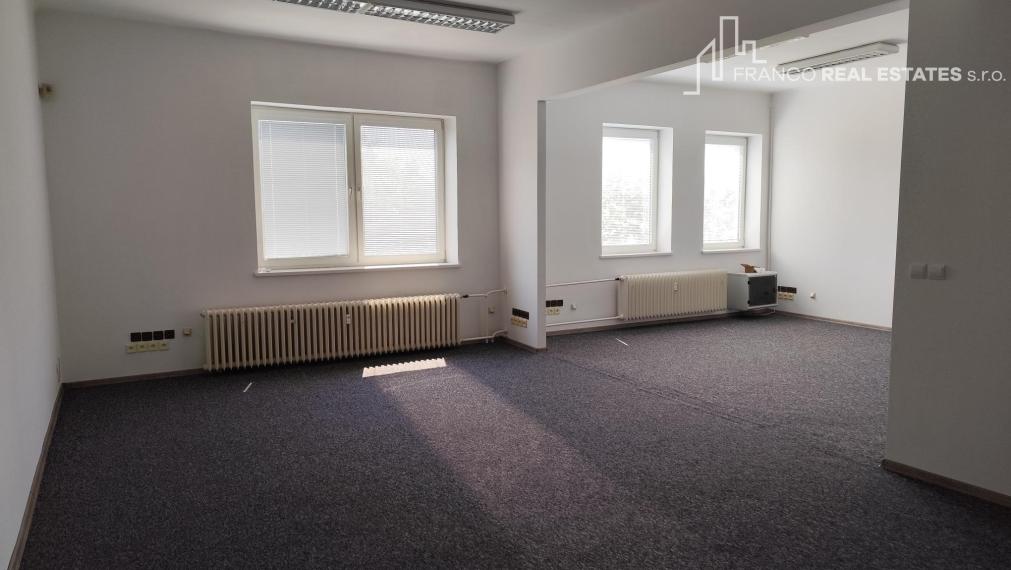 Kancelária v priamom centre mesta Nové Zámky 60m2, klimatizácia