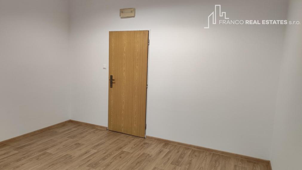 Kancelárie v priamom centre mesta Nové Zámky 15m2