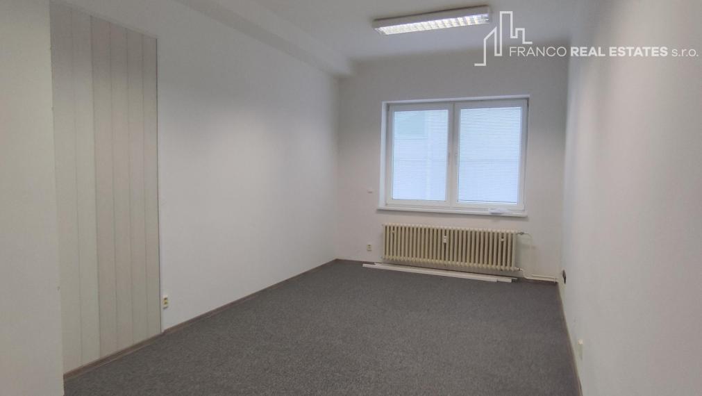 Kancelárie v priamom centre mesta Nové Zámky 23m2 - klimatizácia