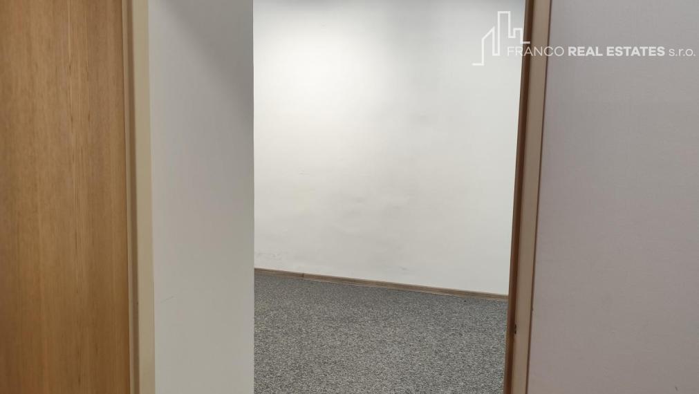 Kancelárie v priamom centre mesta Nové Zámky 23m2 - klimatizácia