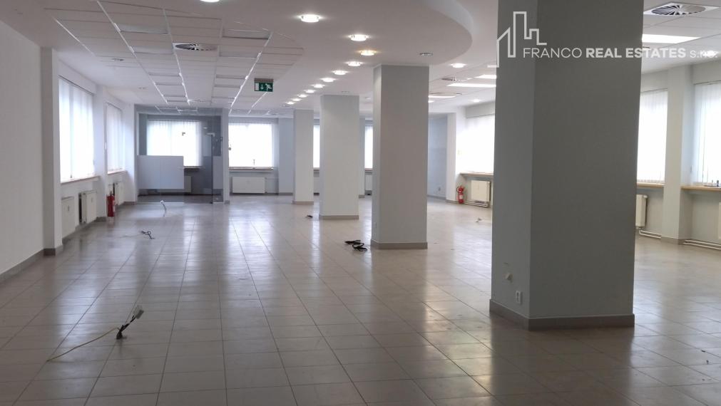 Obchodný priestor v priamom centre mesta Galanta 260m2