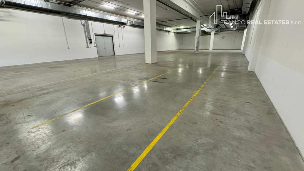 SKLAD 653m2 vlastný vstup, plne obsadené centrum
