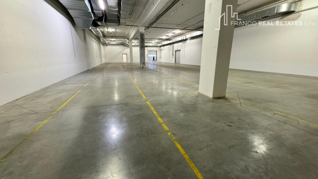 SKLAD 653m2 vlastný vstup, plne obsadené centrum