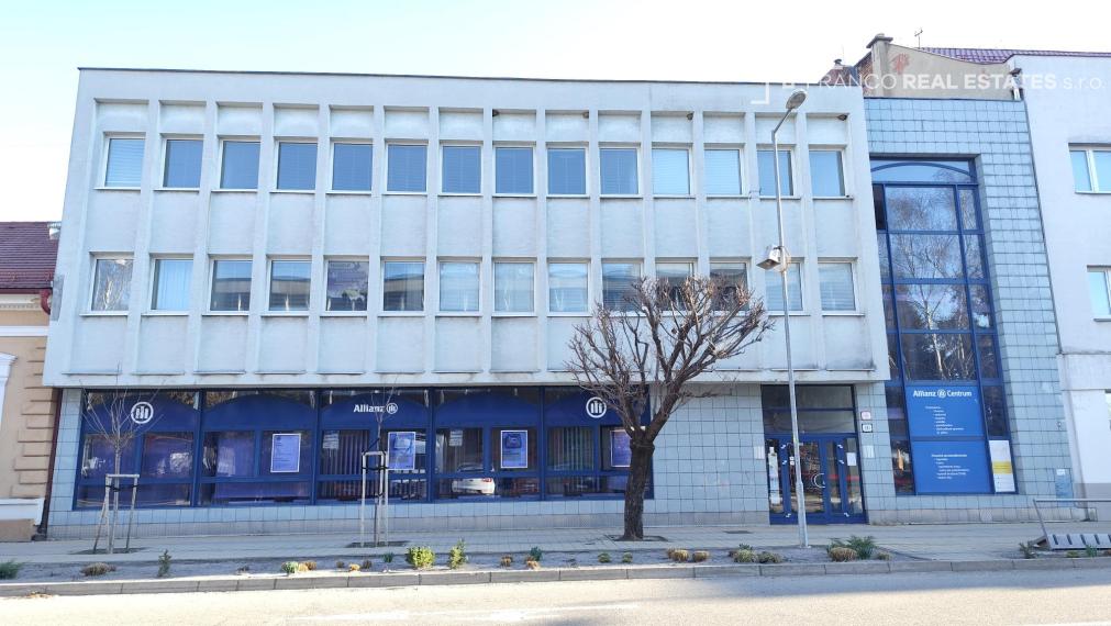 Kancelárie v centre mesta Topoľčany 13m2, 20m2, 27m2 ! (budova Allianz)