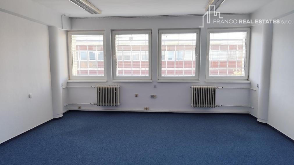 Kancelárie v centre mesta Topoľčany 13m2, 20m2, 27m2 ! (budova Allianz)