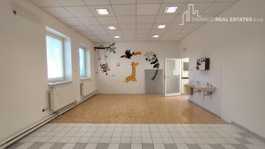 Prenájom Želiezovce centrum- Priestor vhodný na ambulanciu, beauty služby, kancelárie