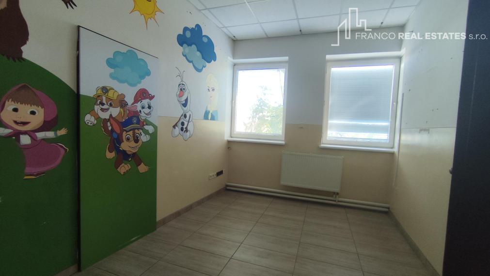 Prenájom Želiezovce centrum- Priestor vhodný na ambulanciu, beauty služby, kancelárie