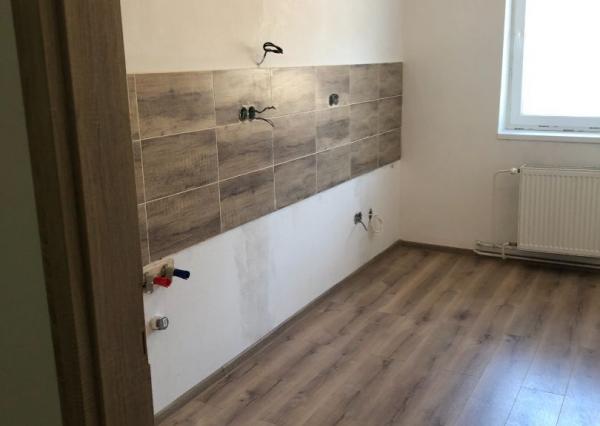 2 izbový byt (prvé poschodie) v CENTRE mesta Nová Baňa (69m2) - PO REKONŠTRUKCIÍ