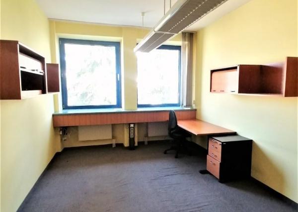 Prenájom kancelárii v centre mesta Liptovsky Mikulas (budova VUB)