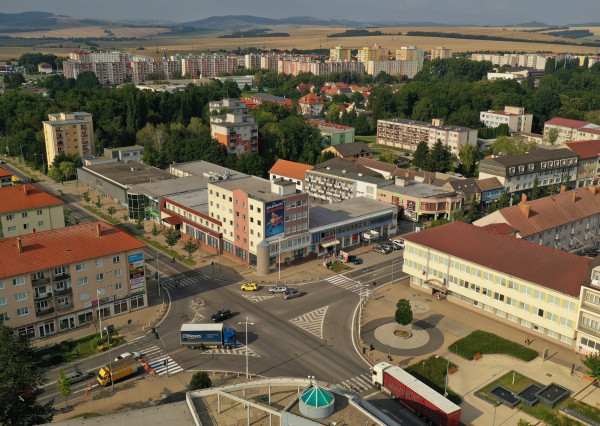 PRENÁJOM  Otvoreného priestoru 70 m2 v centre mesta Senica TOP ADRESA