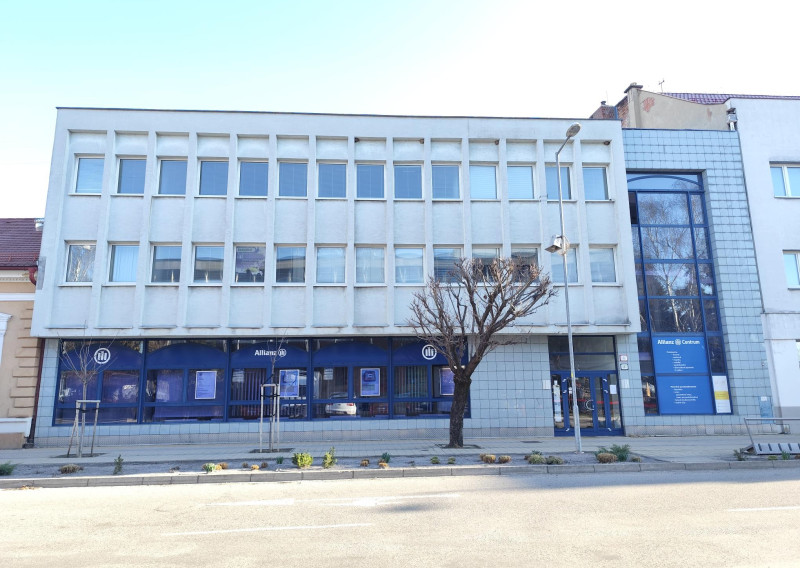Kancelárie v centre mesta Topoľčany 13m2, 20m2, 27m2 ! (budova Allianz)