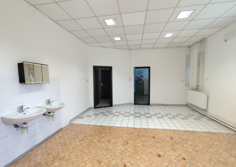 Prenájom Želiezovce centrum- Priestor vhodný na ambulanciu, beauty služby, kancelárie